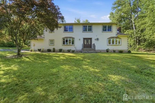 6 king arthurs Court, King Arthurs Court, NJ 08820