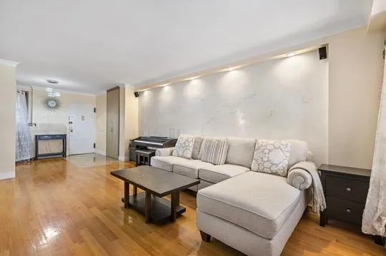 61-35 98th Street #15-E, Forest Hills, NY 11374