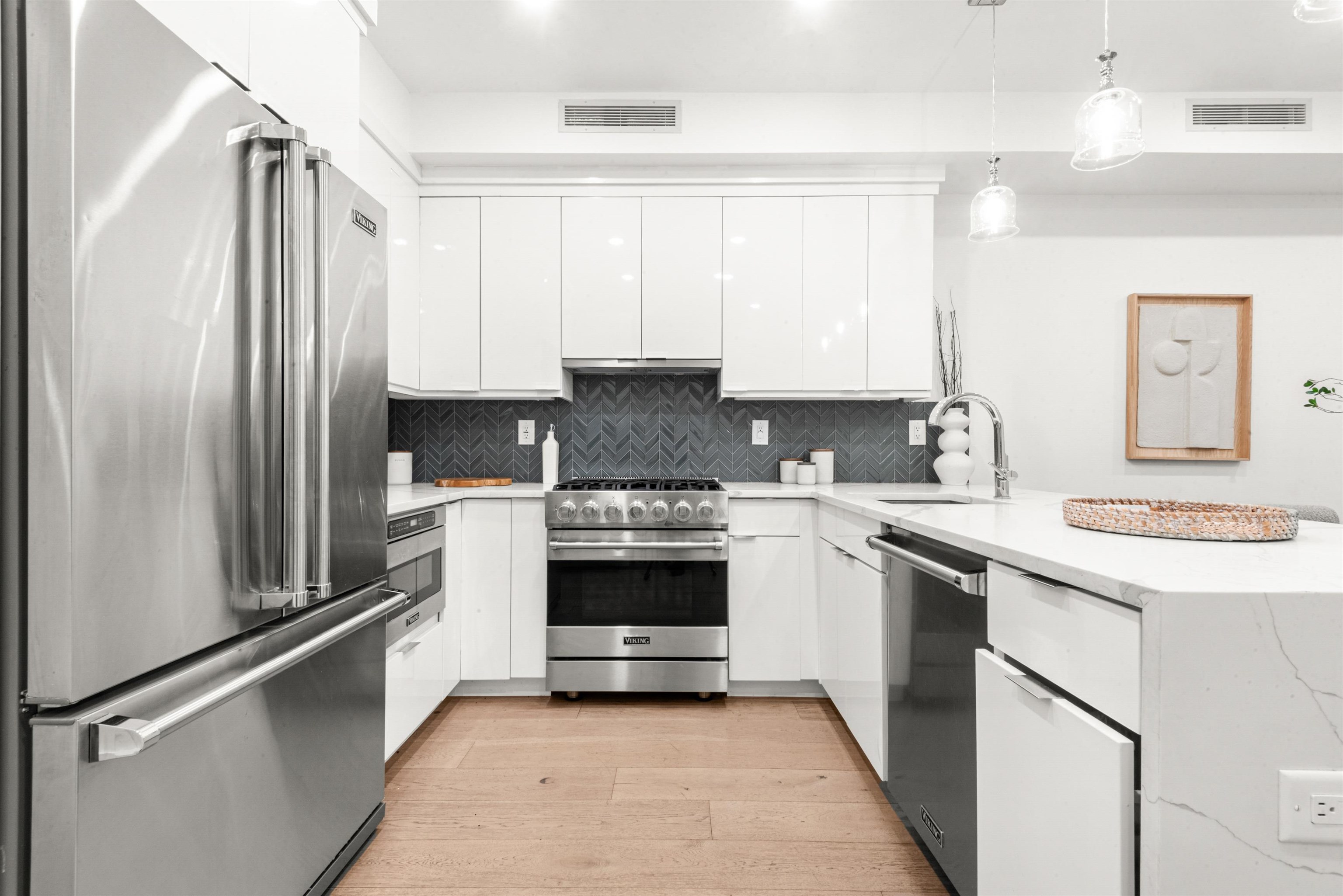 223 MONTGOMERY Street, Jersey City, JC Downtown, NJ 07302 - Property photo 4 of 17
