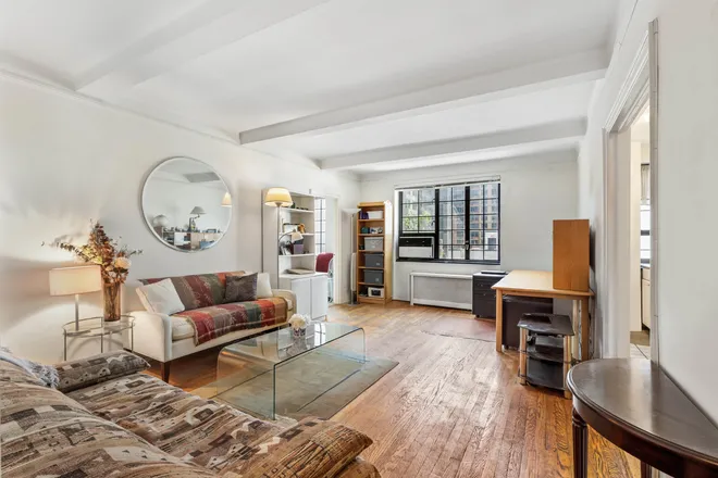 211 East 35th Street #8G, New York, NY 10016