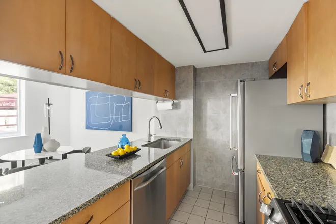 250 South END Avenue #1S, New York, NY 10280