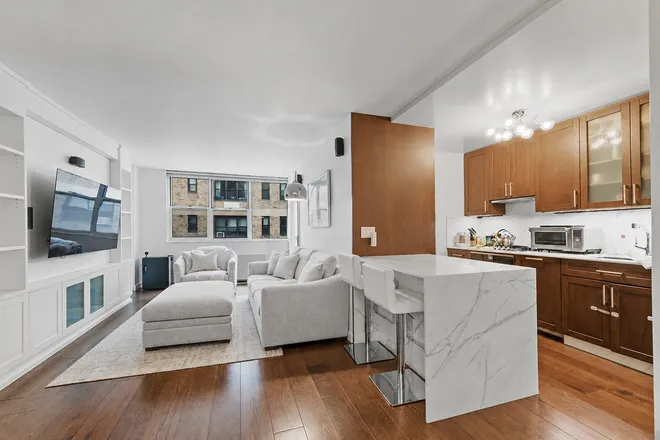222 East 80th Street #8G, New York, NY 10075
