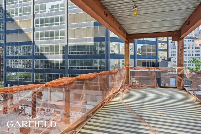 210 East 52nd Street, New York, NY 10022