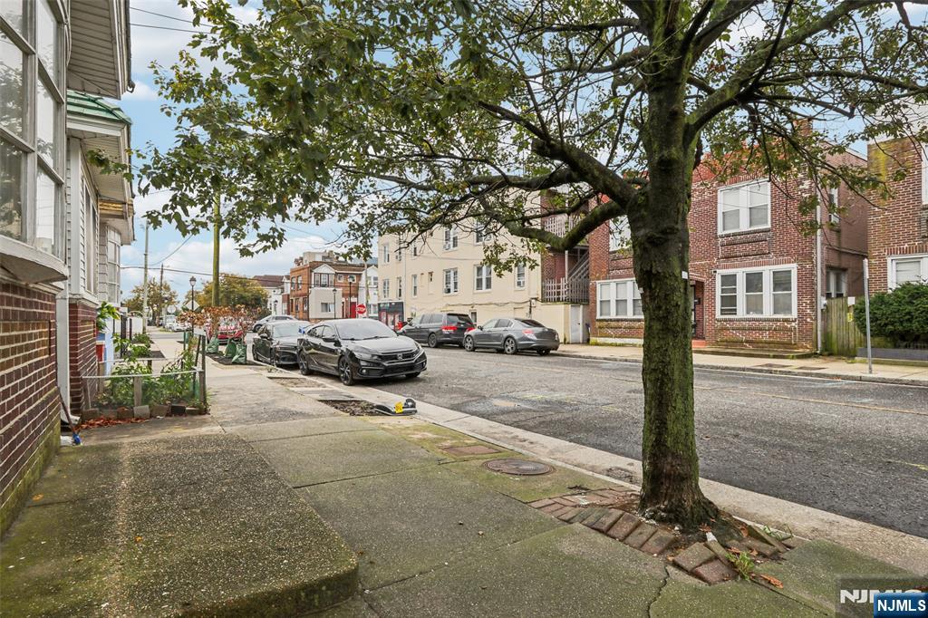 107 Saint Davids, Atlantic City, Atlantic City, NJ 08401 - Property photo 4 of 26