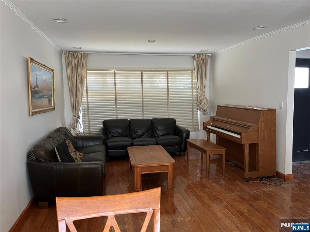 539 Sandra, Teaneck Township, Teaneck, NJ 07666 - Property photo 2 of 13