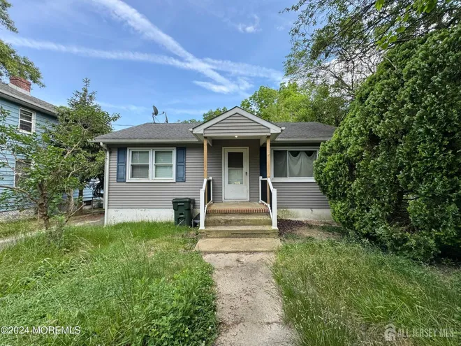 42 East 5th Street, None, NJ 07731