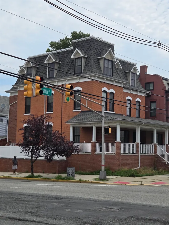 105 WEST 8th Street, Bayonne, NJ 07002