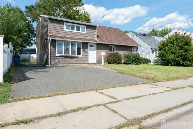 82 Markowitz Street, Chain Ohills Carteret, NJ 07008