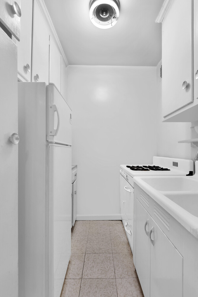 9425 SHORE Road #1H, Fort Hamilton, Brooklyn, NY 11209 - Property photo 4 of 10