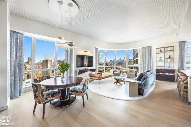 515 West 18th Street #1702, New York, NY 10011