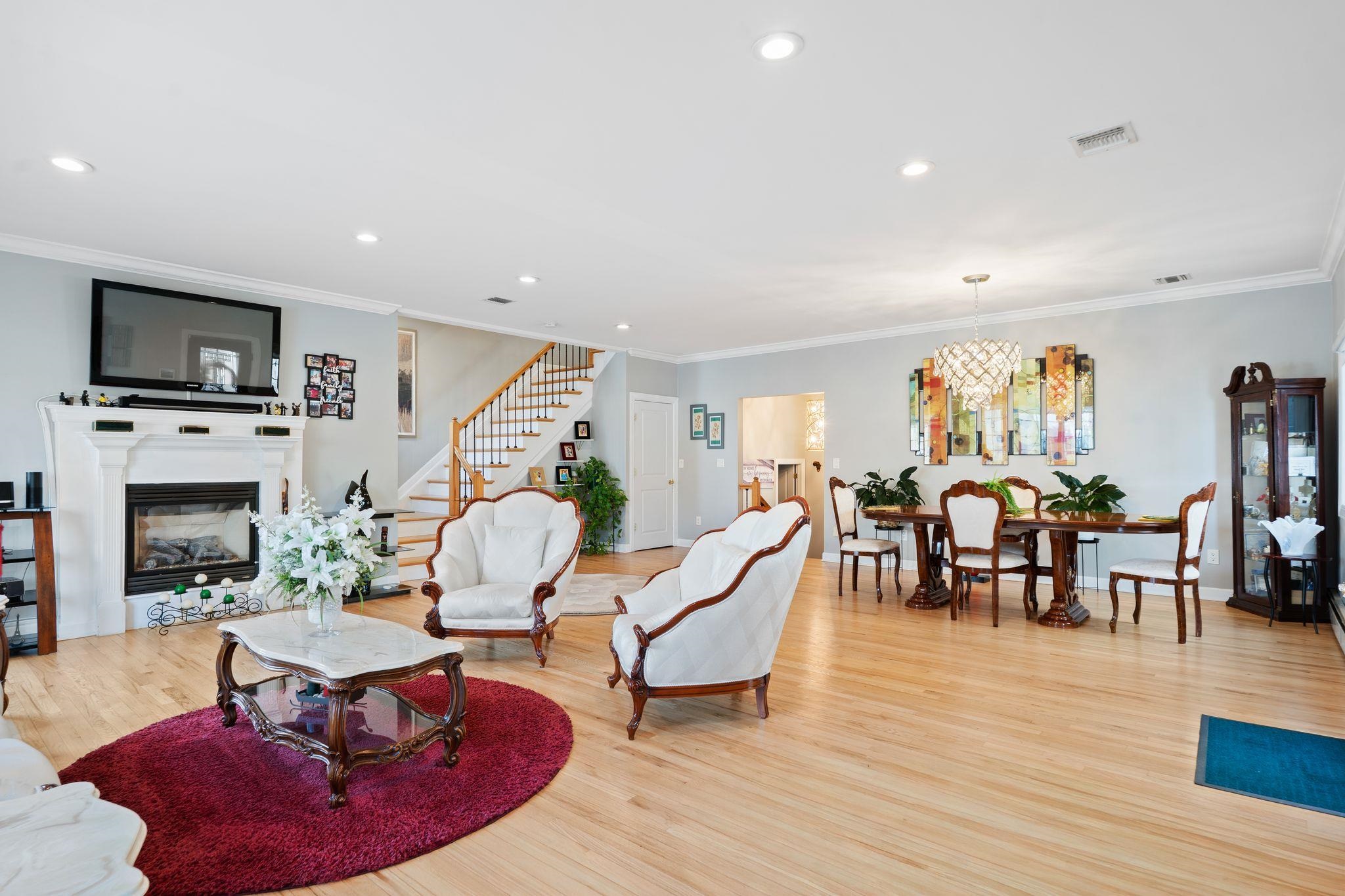 88 MYRTLE Avenue, Edgewater Borough, Edgewater, NJ 07020 - Property photo 4 of 49