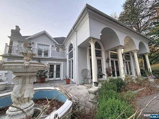 19 Powder Hill, Saddle River, NJ 07458