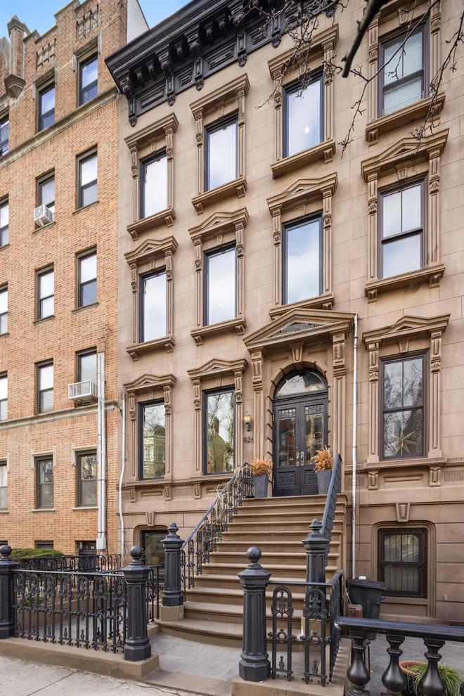 926 HUDSON Street, Hoboken, NJ 07030