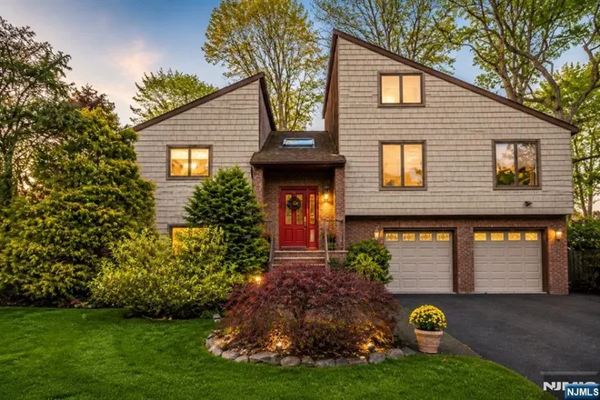 4 Lesa, Hillsdale, NJ 07642