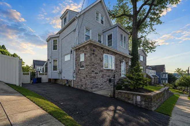 60 STEWART Avenue, Kearny, NJ 07032