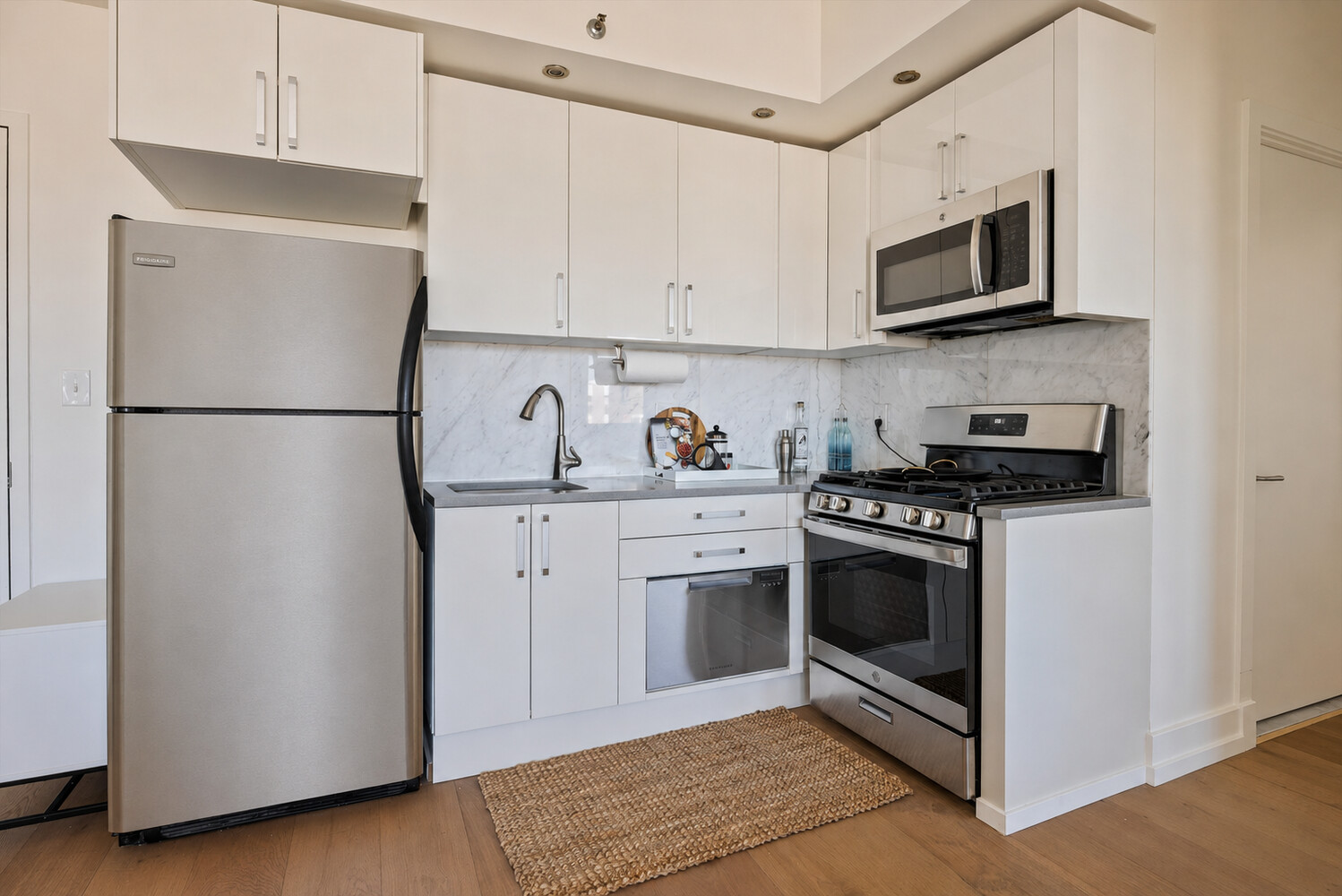 100 MASPETH Avenue #5H, East Williamsburg, Brooklyn, NY 11211 - Property photo 3 of 24