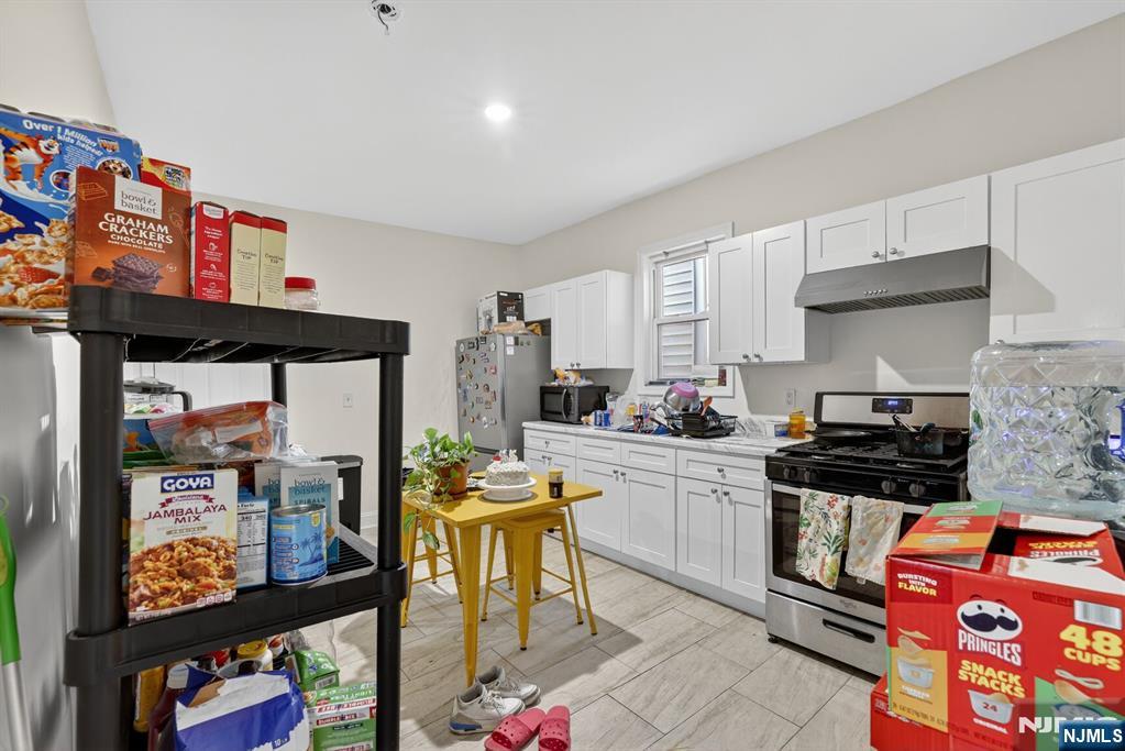 78 Treacy, Newark City, Newark, NJ 07108 - Property photo 4 of 22