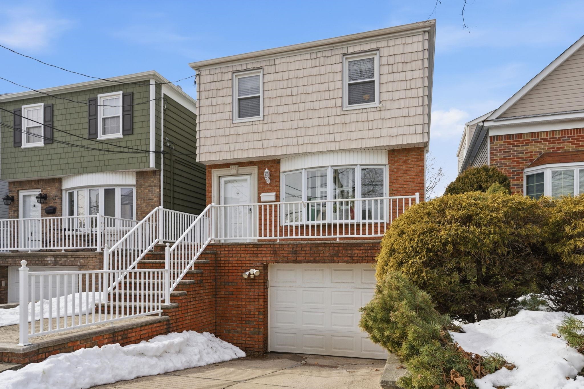141 KENNEDY Boulevard, Bayonne City, Bayonne, NJ 07002 - Property photo 3 of 39