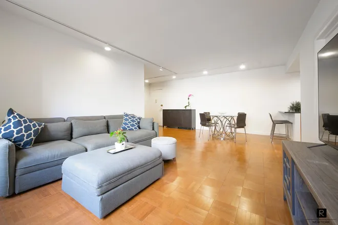 400 East 56th Street #3-E, New York, NY 10022