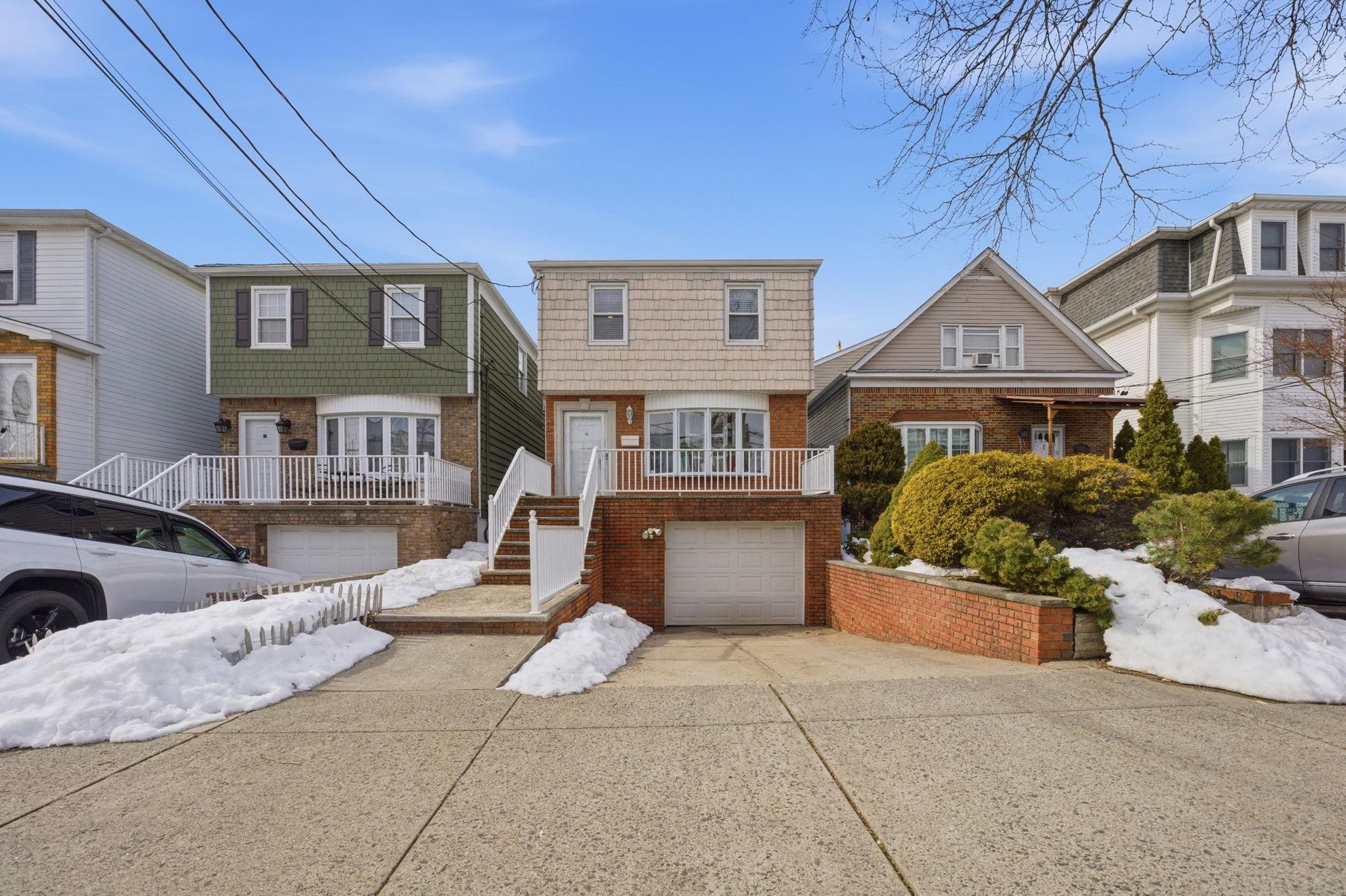 141 KENNEDY Boulevard, Bayonne City, Bayonne, NJ 07002 - Property photo 2 of 39