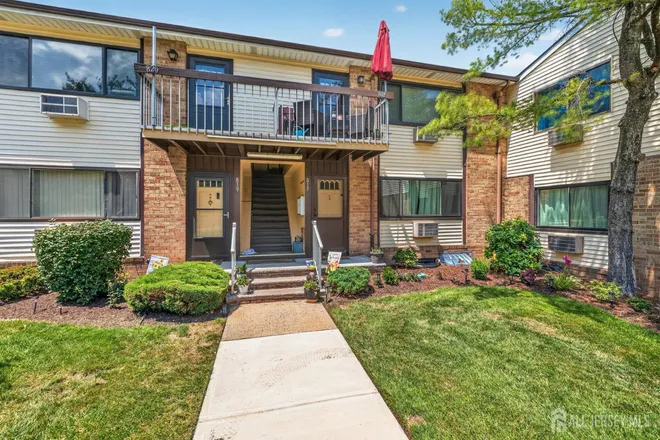 818 Cricket Lane, Wyndmoor/Woodbridge Bldg, NJ 07095