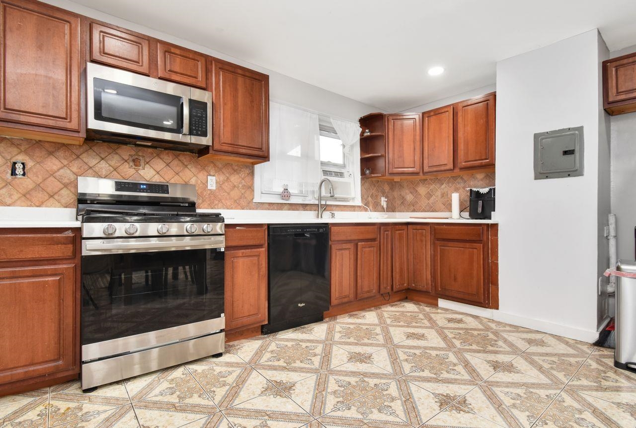 358 BROADWAY, Bayonne City, Bayonne, NJ 07002 - Property photo 4 of 13