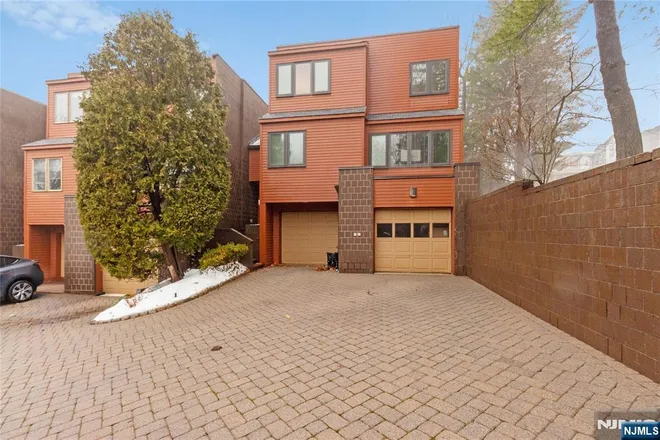 55 Hidden Ledge, Englewood, NJ 07631
