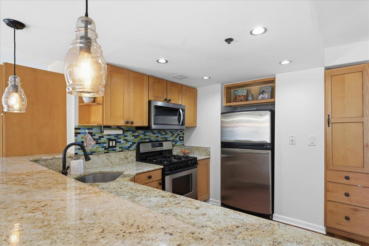 700 1st Street, Hoboken City, Hoboken, NJ 07030 - Property photo 4 of 35