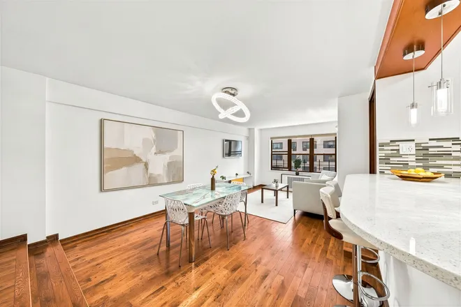 301 East 48th Street #10G, New York, NY 10017