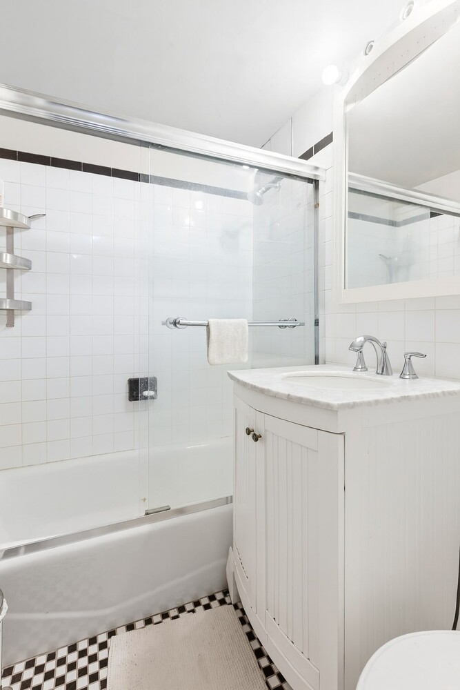 649 2nd Avenue #3A, Murray Hill, Manhattan, NY 10016 - Property photo 3 of 7