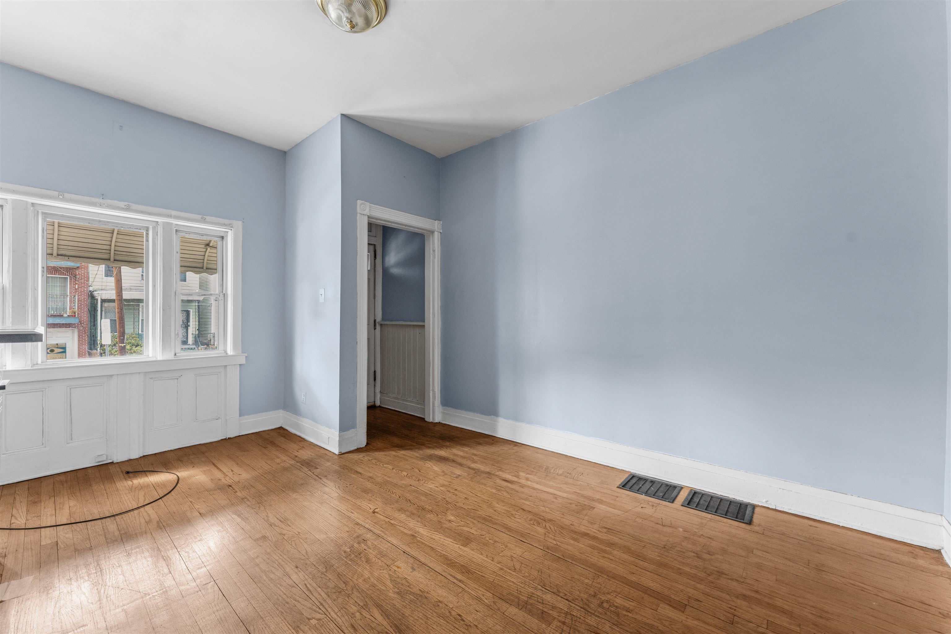 196 UNION Street, Jersey City, JC Bergen Lafayette, NJ 07304 - Property photo 5 of 13