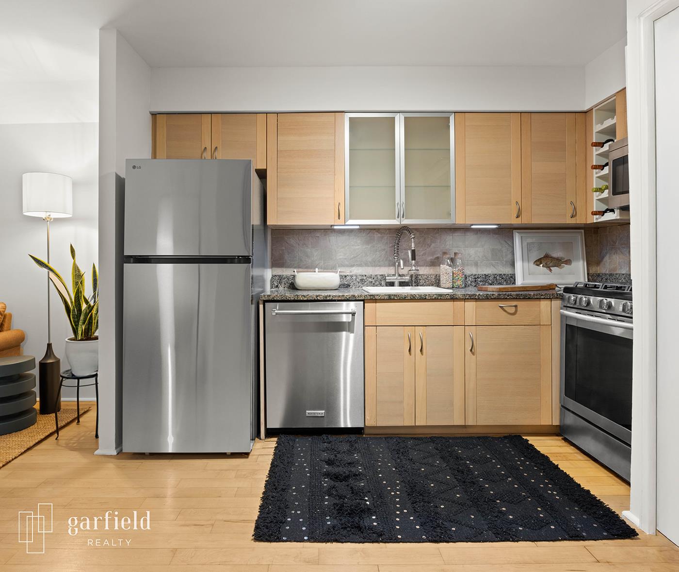 137 Bay Ridge Parkway #1, Bay Ridge, Brooklyn, NY 11209 - Property photo 4 of 10