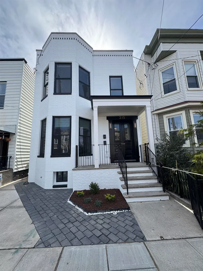 315 25th Street, Union City, NJ 07087