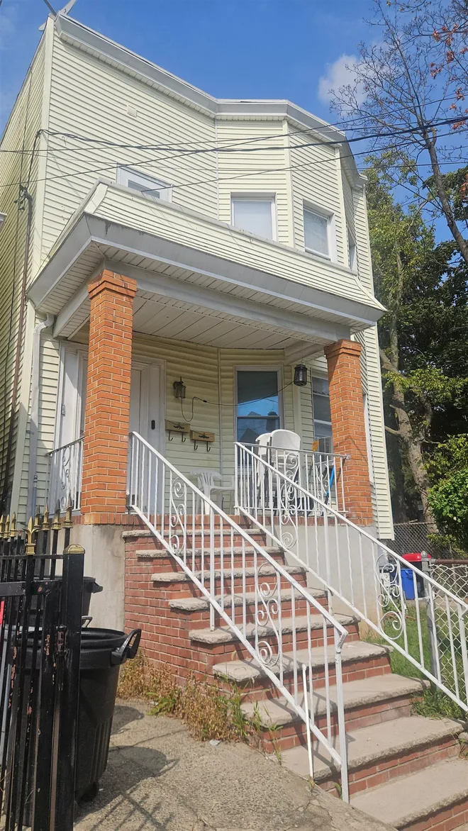 17 BAYSIDE Place, JC, Greenville, NJ 07305