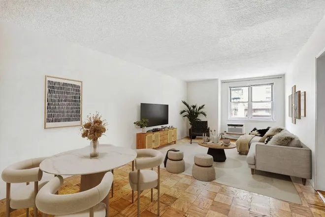 170 West 23rd Street #5M, New York, NY 10011