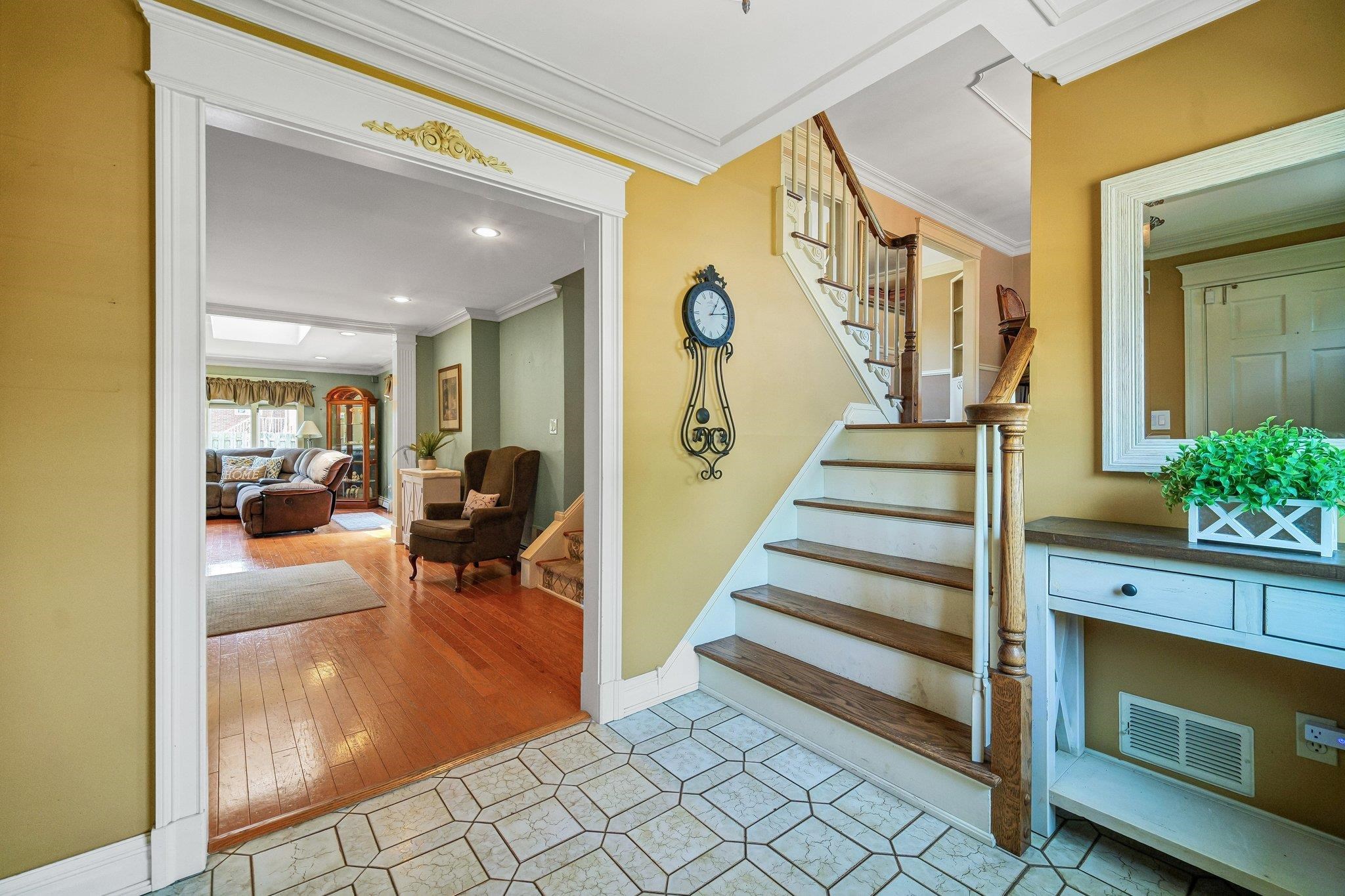 53 ORCHARD Street, Carteret Borough, CARTERET, NJ 07008 - Property photo 4 of 32