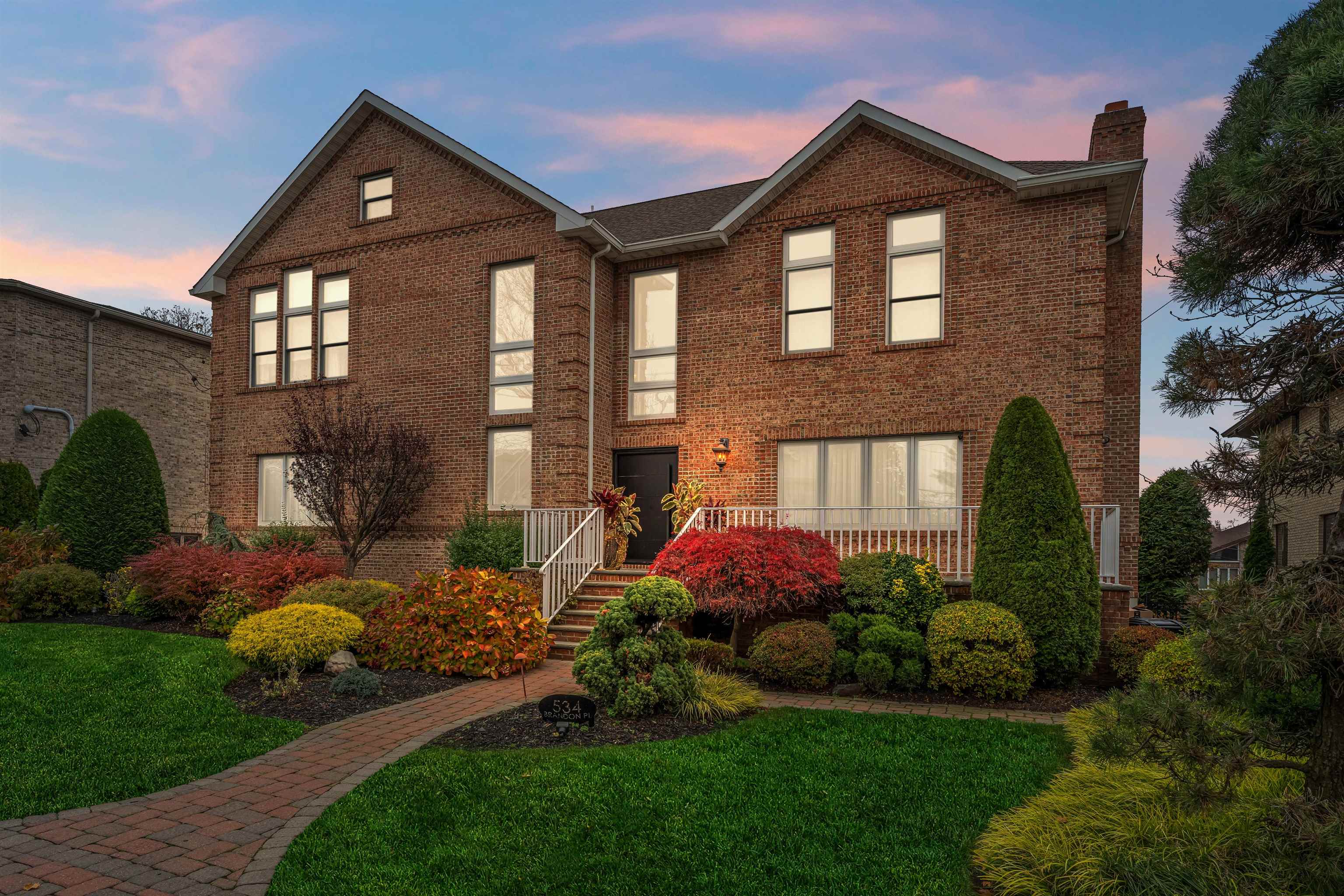 534 BRANDON Place, Cliffside Park Borough, Cliffside Park, NJ 07010 - Property photo 3 of 44