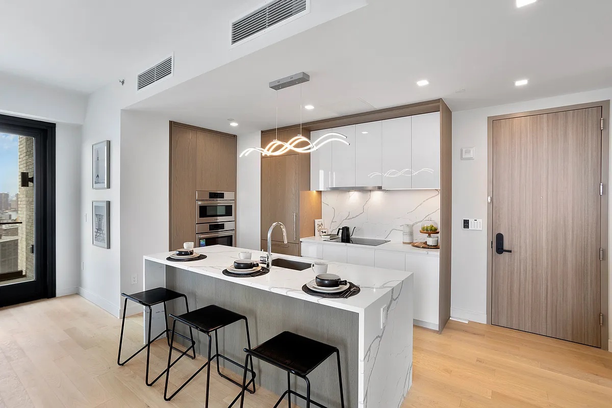45-30 Pearson Street #PH-4C, Long Island City, Queens, NY 11101 - Property photo 4 of 26