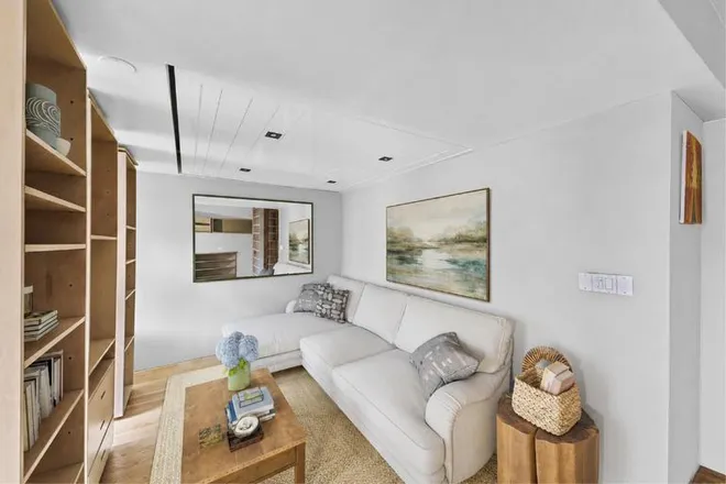 305 West 52nd Street #6A, New York, NY 10019