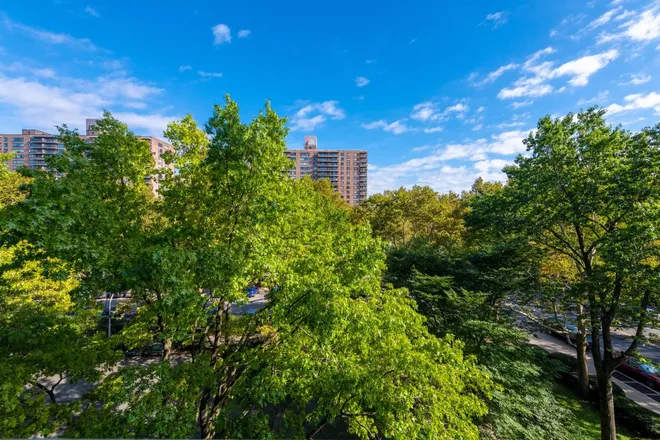 382 CENTRAL Park #3X, New York, NY 10025