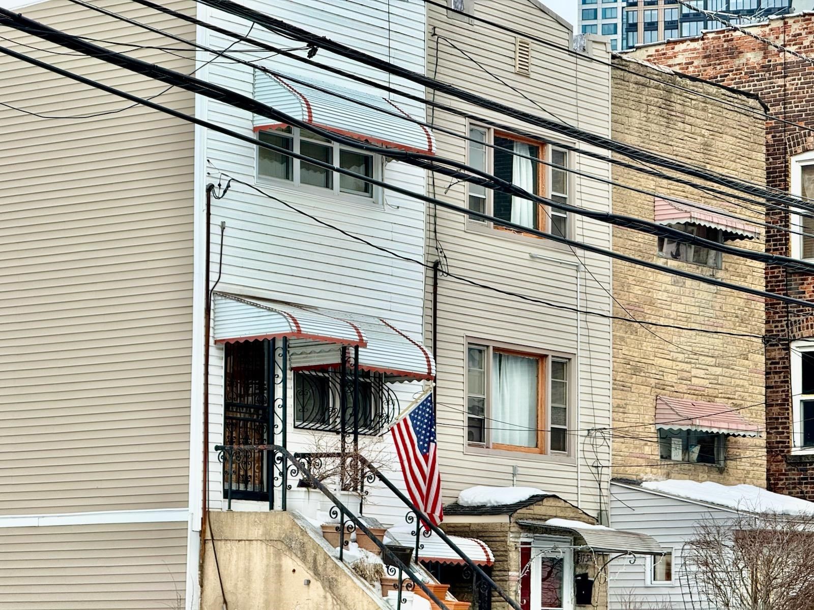 173 BALDWIN Avenue, Jersey City, JC Journal Square, NJ 07306 - Property photo 3 of 10