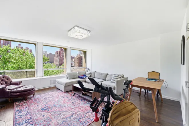 300 East 33rd Street #6N, New York, NY 10016