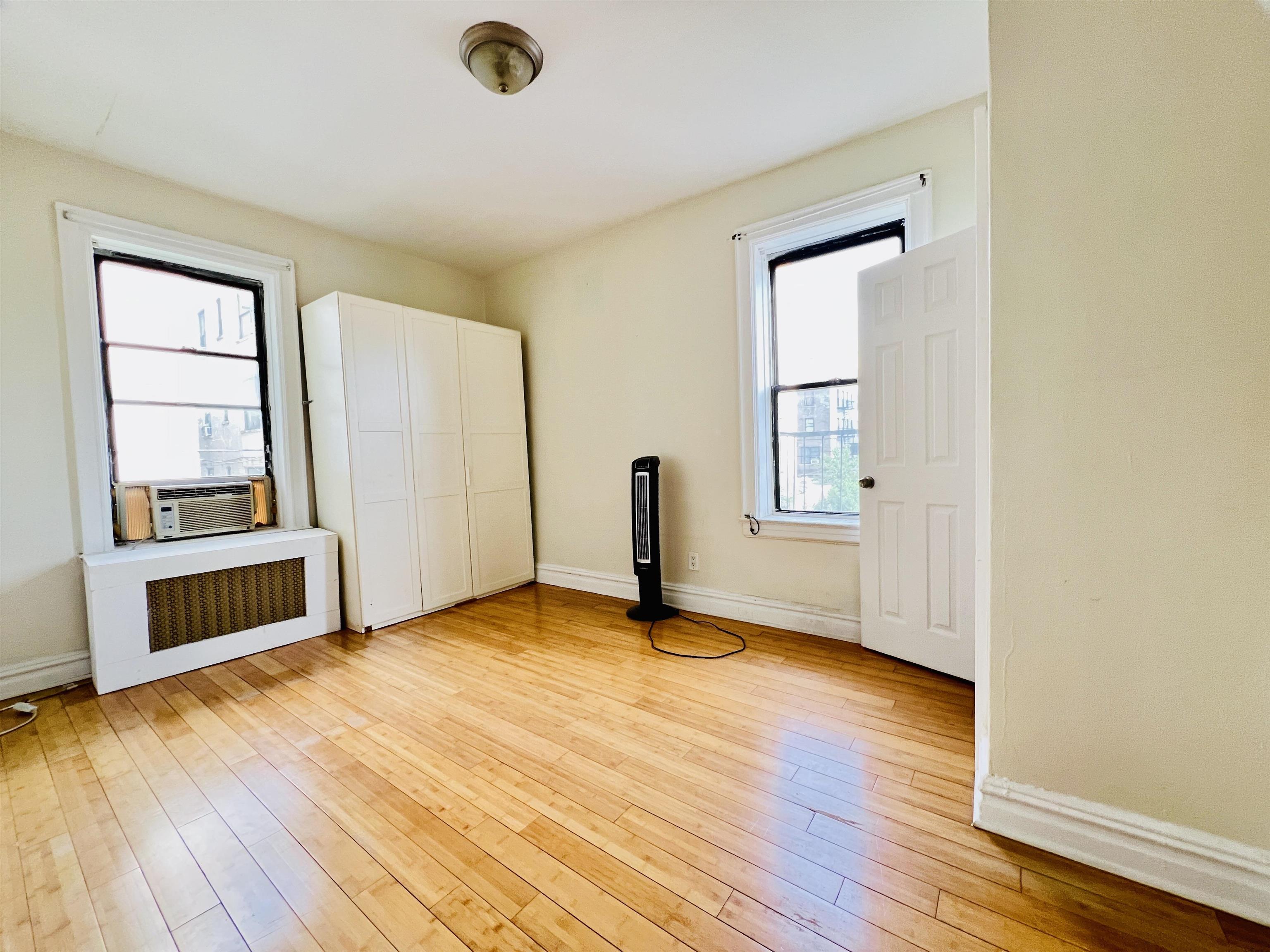 118 CORBIN Avenue, Jersey City, JC Journal Square, NJ 07306 - Property photo 4 of 11