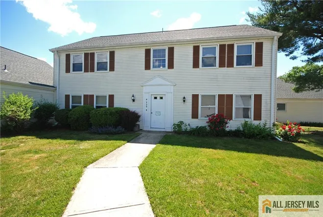 220 Manchester Lane #B, Rossmoor, NJ 08831