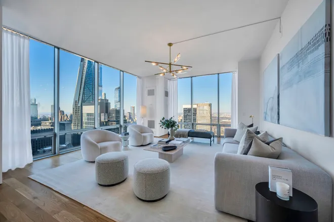 641 5th Avenue #23A, New York, NY 10022