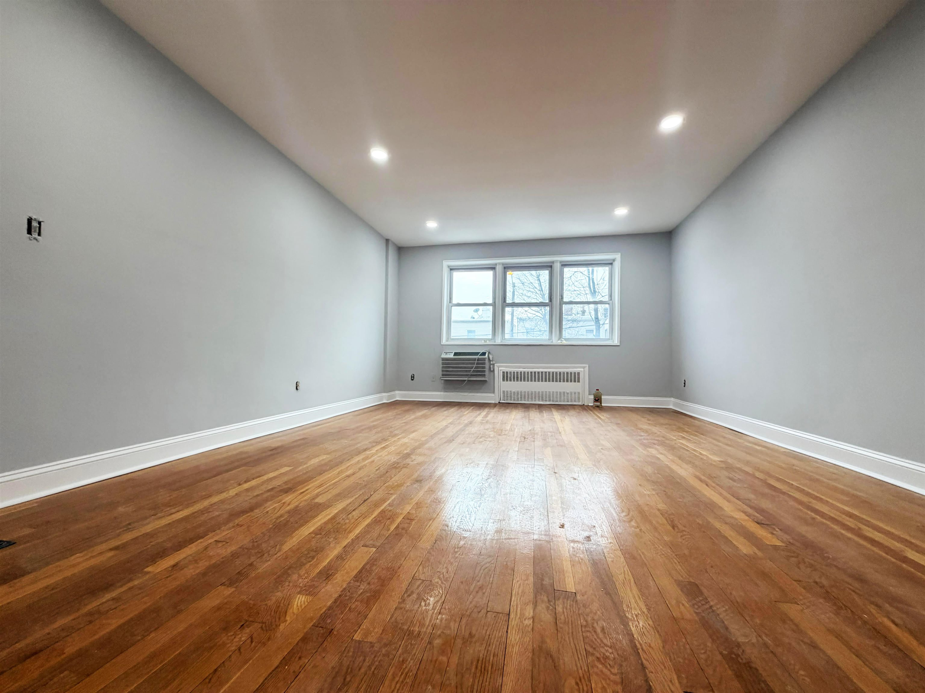 154 BOWERS Street, Jersey City, JC Heights, NJ 07307 - Property photo 5 of 22