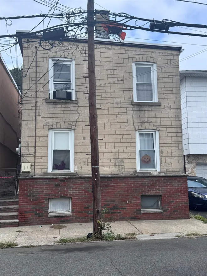 17 GREEN Court, Lodi, NJ 07644