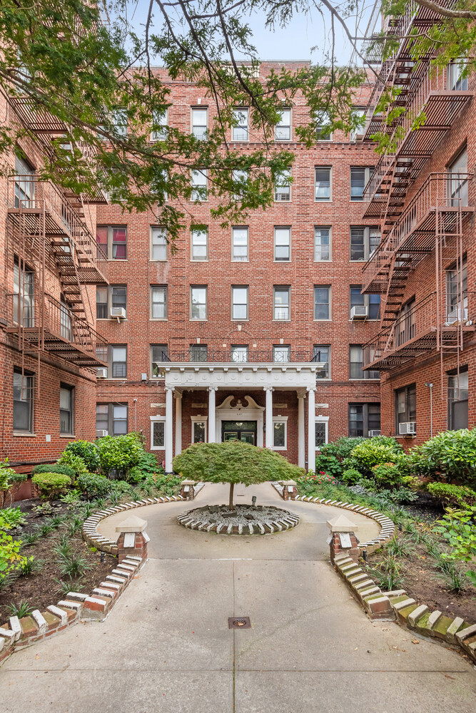 657 East 26th Street #5T, Flatbush, Brooklyn, NY 11210 - Property photo 3 of 10