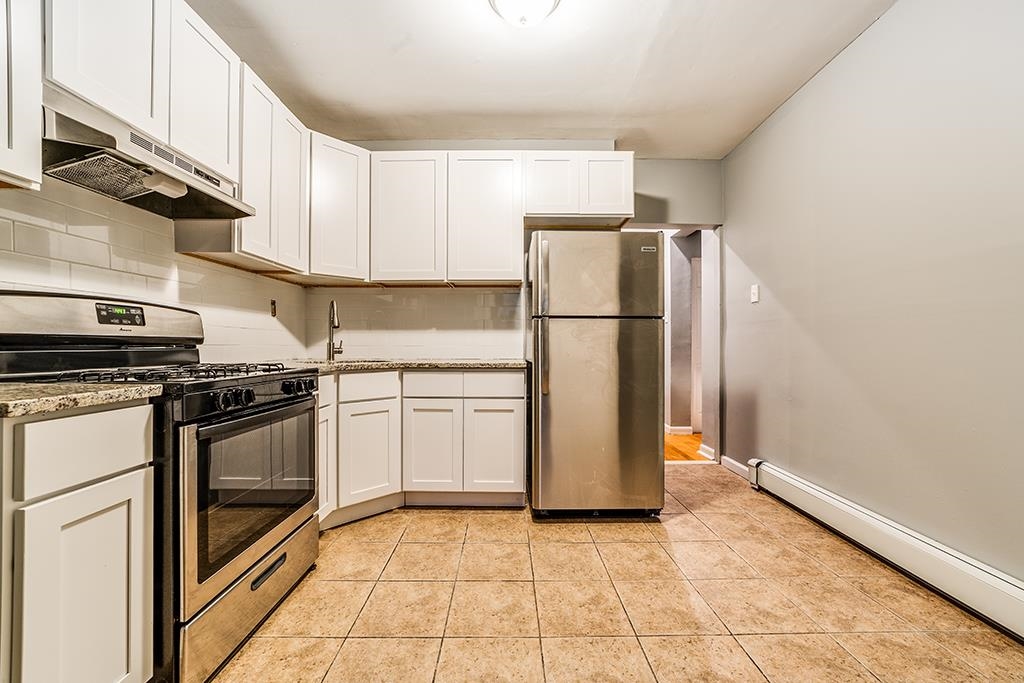 211 MYRTLE Avenue, Jersey City, JC Greenville, NJ 07305 - Property photo 3 of 22