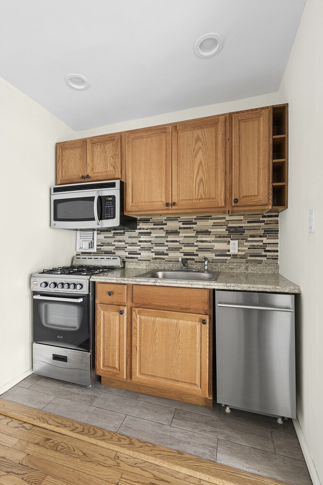 1420 YORK Avenue #4B, Lenox Hill, Manhattan, NY 10021 - Property photo 3 of 7